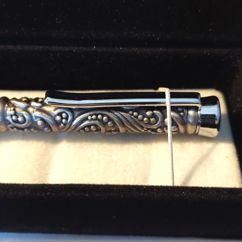 Ballpoint Pen Twist Open with Velvet Gift‎ Box NWOT - Picture 2 of 3